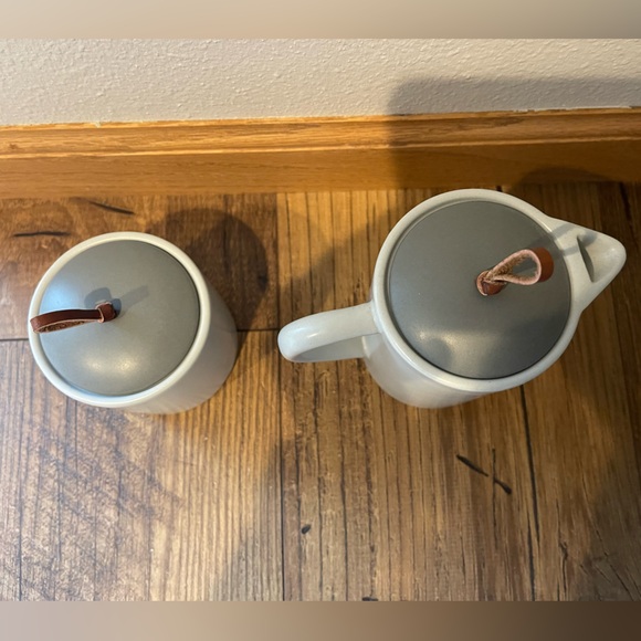 MARY & MARTHA Sugar & Creamer Set - Picture 3 of 10